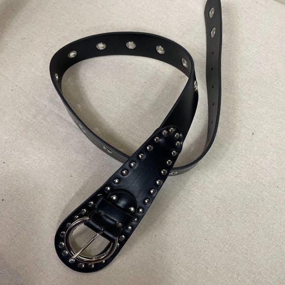 Graduated Width Black Leather Studded Belt 1.5"-3" Wide x 34" Long - Picture 4 of 4